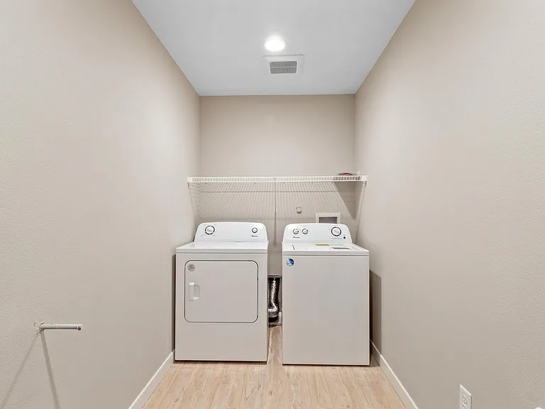 1627 S Cochran St — Photo 14