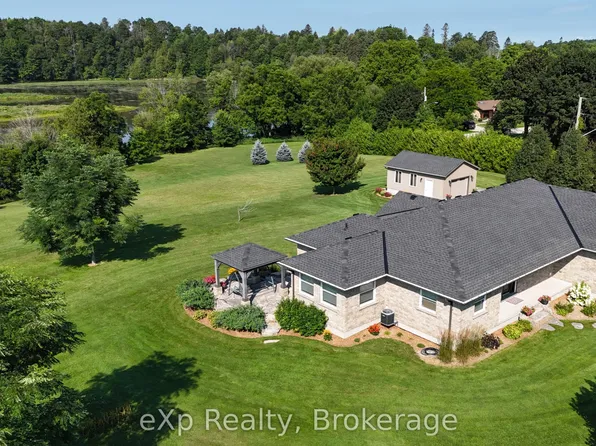 207 Edmund St, West Grey, ON N0G 1C0