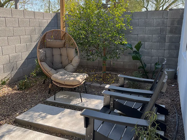 1832 E Crittenden Ln — Photo 14