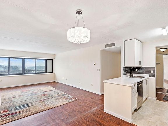 3rd image of 1920 S 1st St APT 806