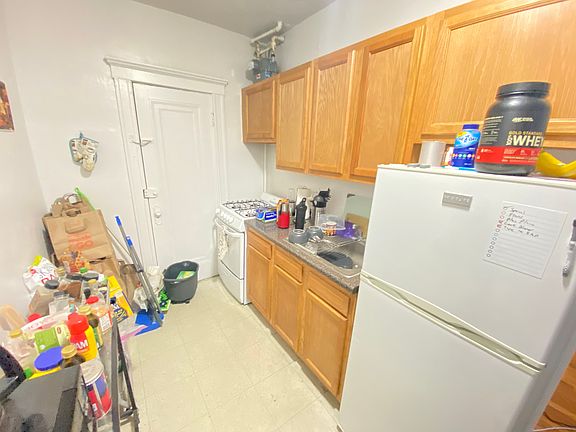 5th image of 23 Saint Lukes Rd APT 2