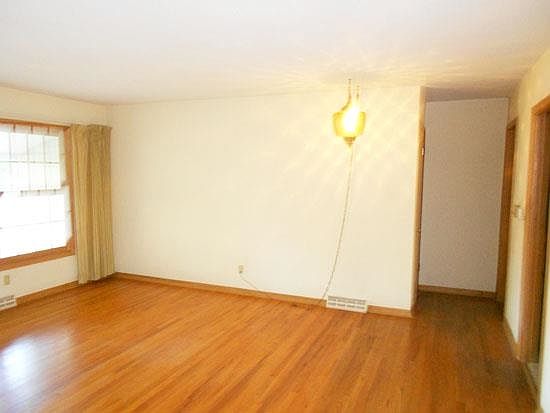 2nd image of 47 Parklane Cir