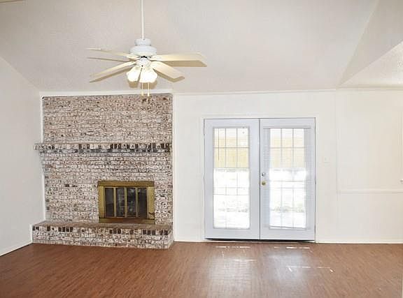 3rd image of 900 Warrington Ct