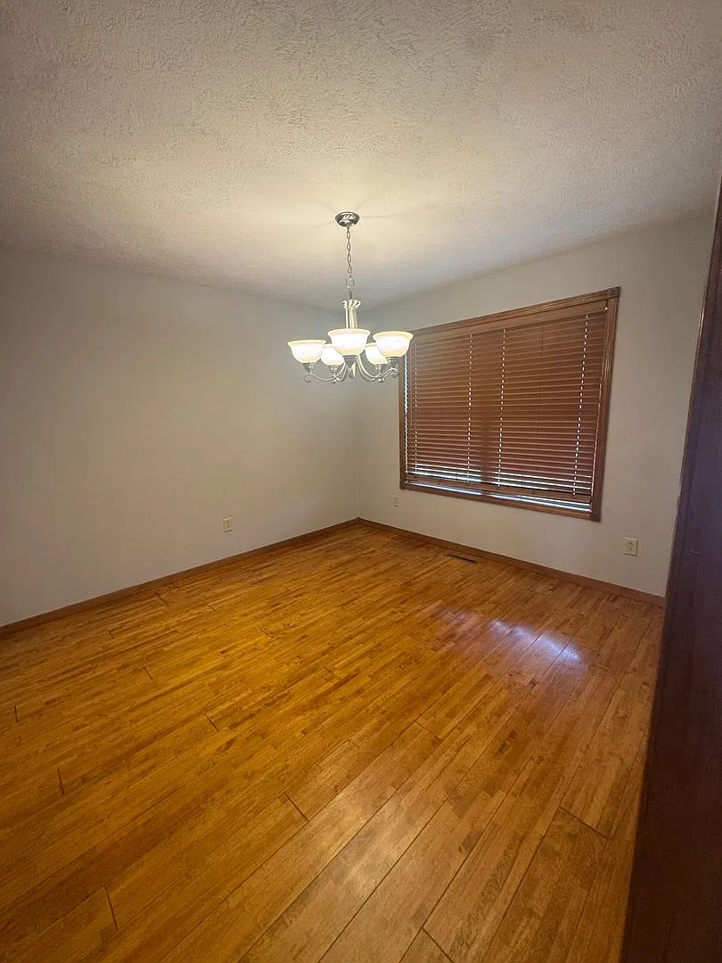3 Bedroom Home Strafford, Missouri — Photo 4