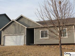 1604 Old Gaelic St, Bellevue, NE 68123