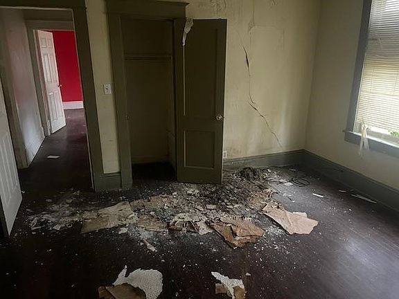 4th image of 226 N Bellevue Blvd