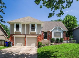 1932 E Sheridan Bridge Ln, Olathe, KS 66062