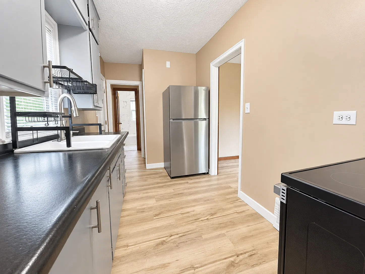 2 bed, 984 sqft, $1,499 — Photo 4