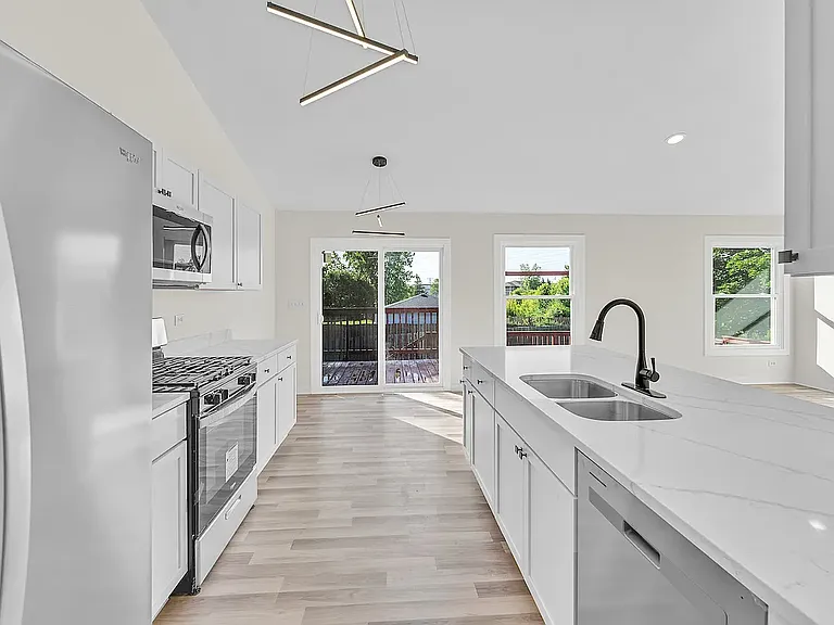 4201 Tallgrass Ct — Photo 7