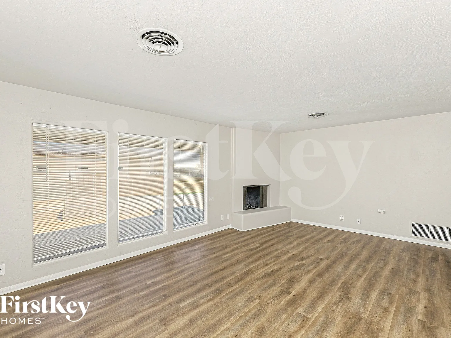 4 bed, 2.0 bath, 1904 sqft, $2,020 — Photo 4