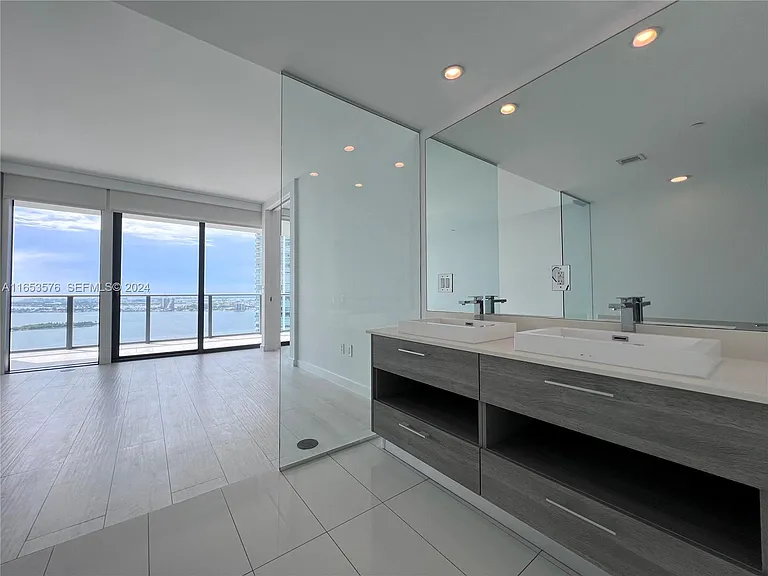 650 NE 32nd St #3305 — Photo 19