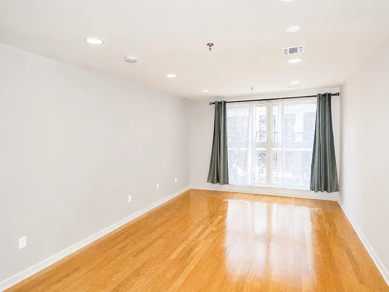 659 1st St #203 — Photo 6