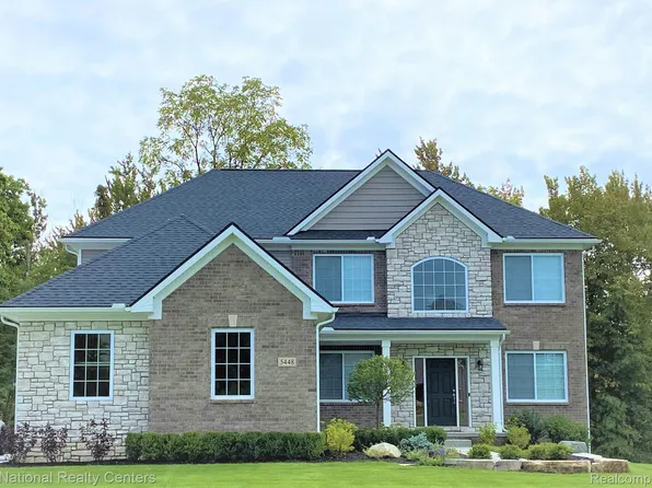 5950 Woodfield Pkwy, Grand Blanc, MI 48439