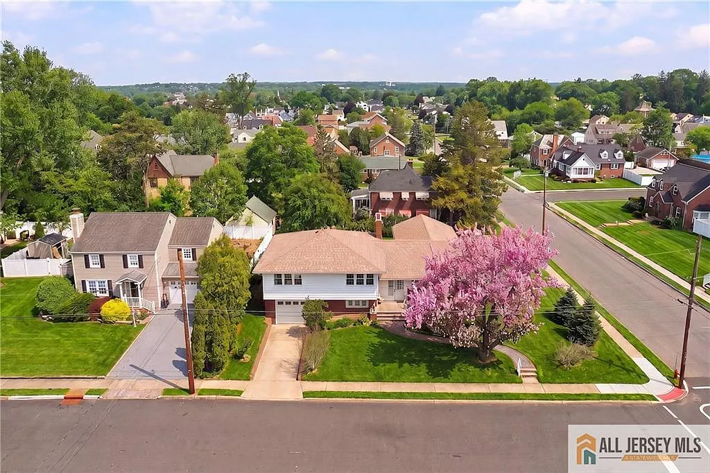 3 bed, 3.0 bath, 2539 sqft, $4,000 — Photo 4