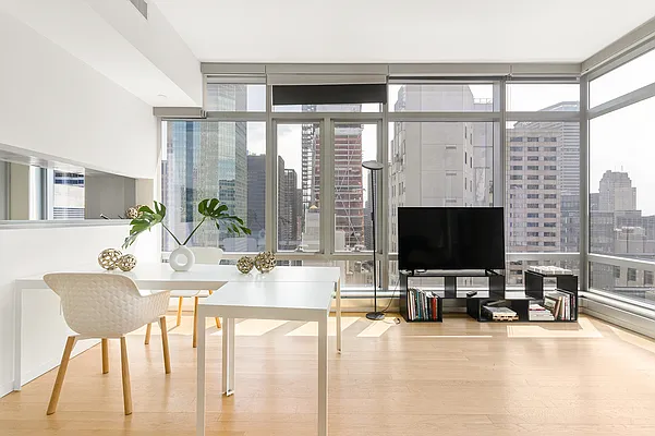 Rented by SR8 REALTY LLC | media 19