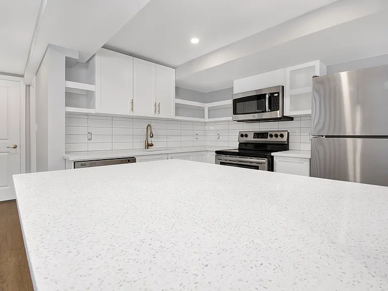868 Maplewood Ave #2 — Photo 8