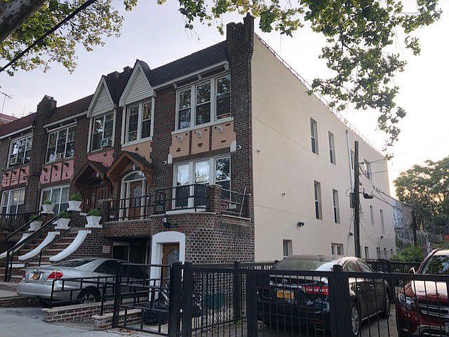 2nd image of 4016 9th Ave