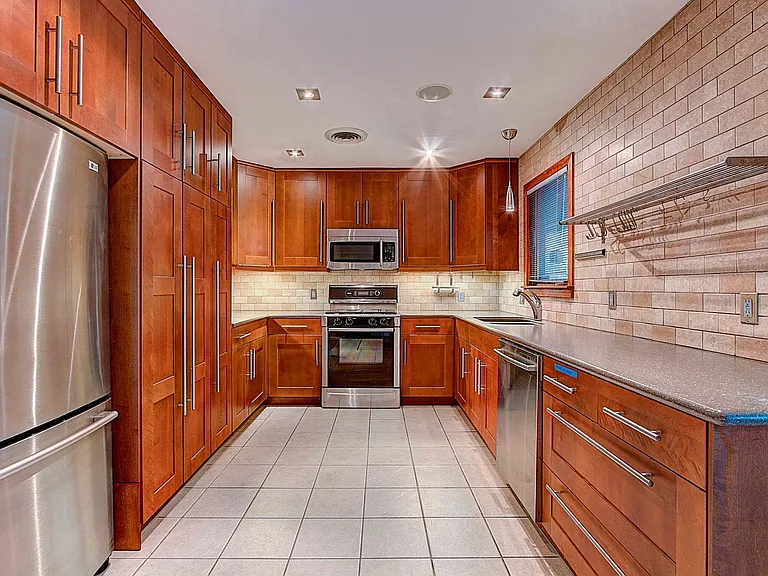 5500 Westminster Drive — Photo 3