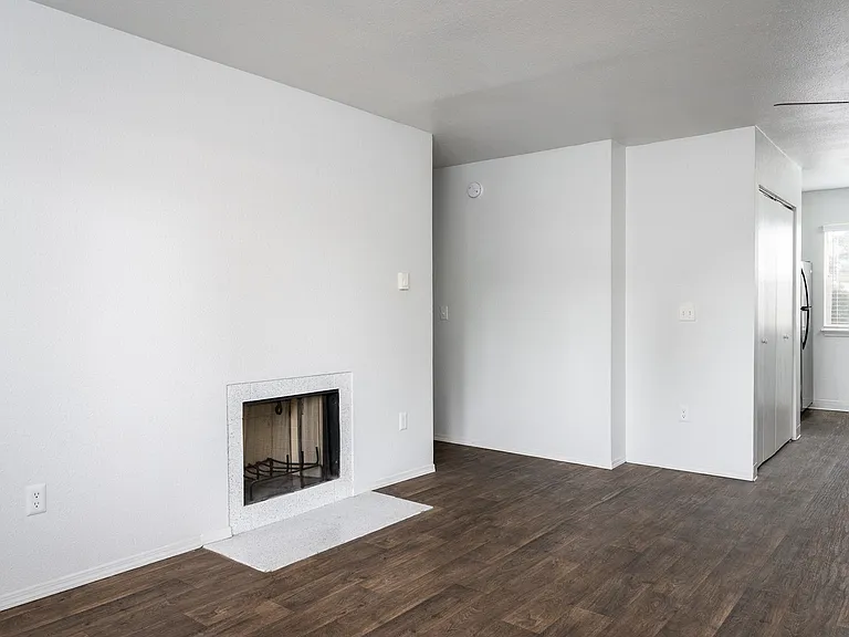 Kentwood Apartments — Photo 27