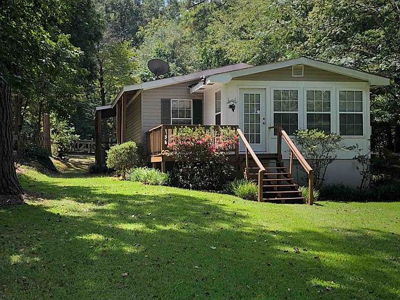 2nd image of 105 NW Riverview Dr