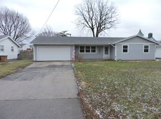 210 Ellen Ave, Savoy, IL