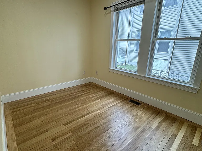 25 Lothrop St #2 — Photo 8