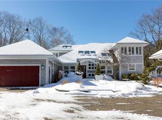 11 Old Sea Point Rd, Cape Elizabeth, ME 04107