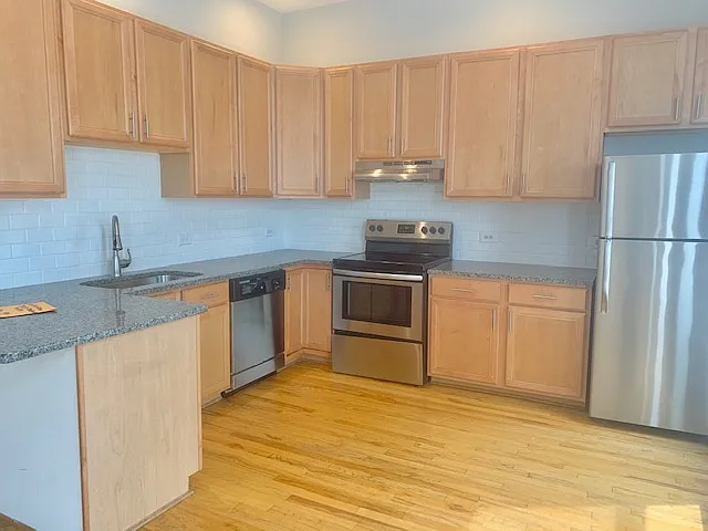 3055 N Sheffield Ave #2D — Photo 3