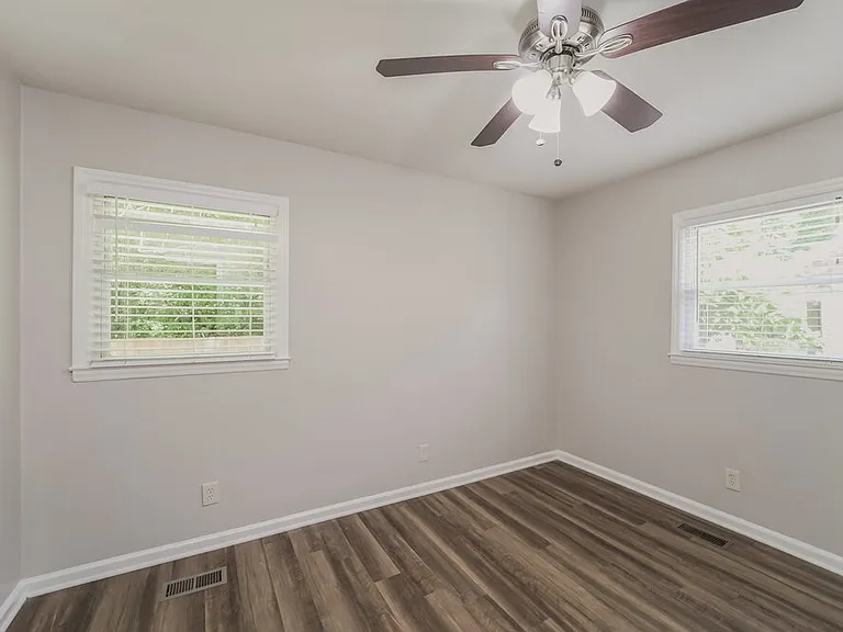2413 Dora Dr — Photo 17
