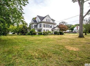 69 W Roe Blvd, Patchogue, NY 11772