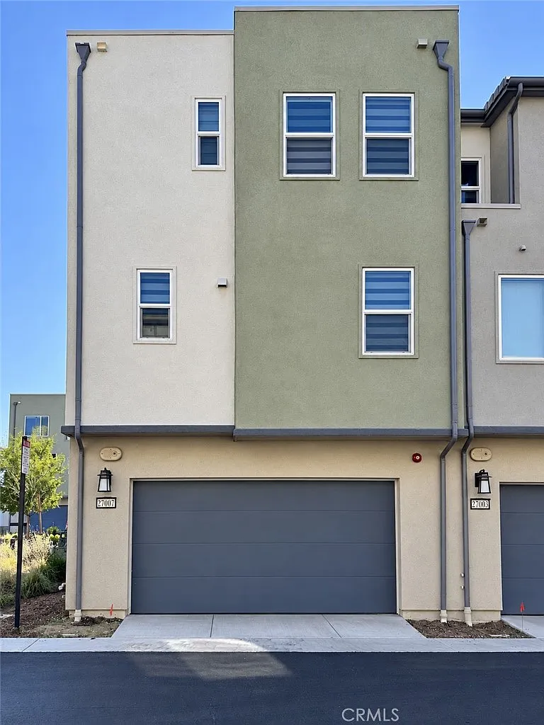 3 bed, 1840 sqft, $4,095 — Photo 2