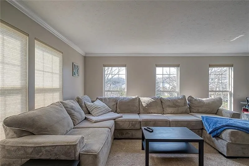 3 bed, 2.5 bath, 1652 sqft, $2,600 — Photo 3