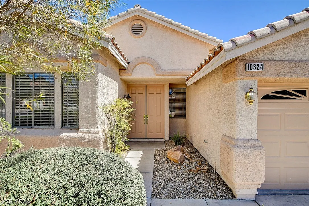3 bed, 2.5 bath, 2193 sqft, $2,700 — Photo 3