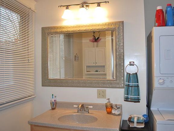 5th image of 2844 Erie Ave #1