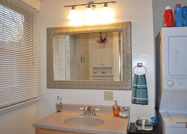 2844 Erie Ave #1 — Photo 5