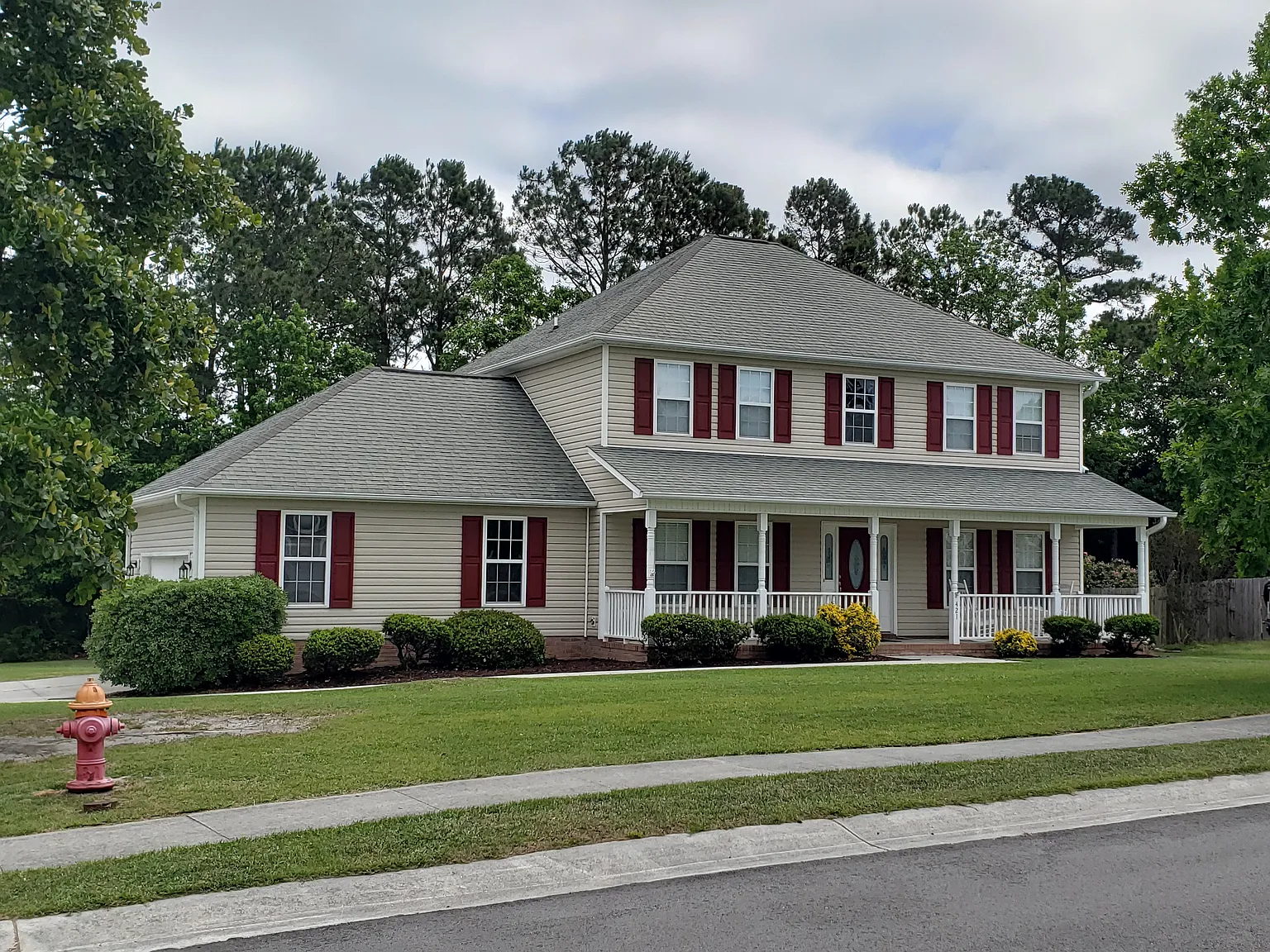 4 bed, 2.5 bath, 2030 sqft, $2,500 — Photo 2