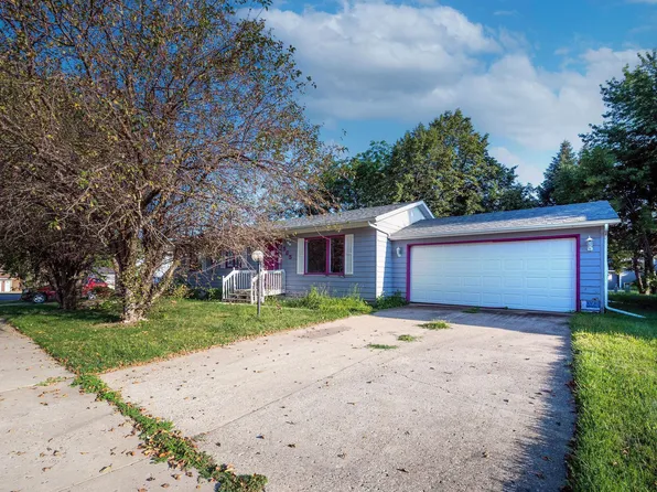 565 River Bluff Dr, Windom, MN 56101