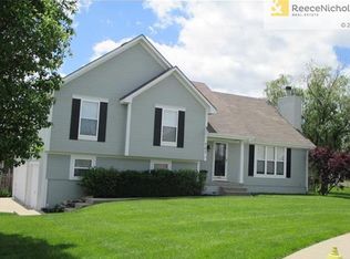 909 NE Wildflower Dr, Lees Summit, MO 64064