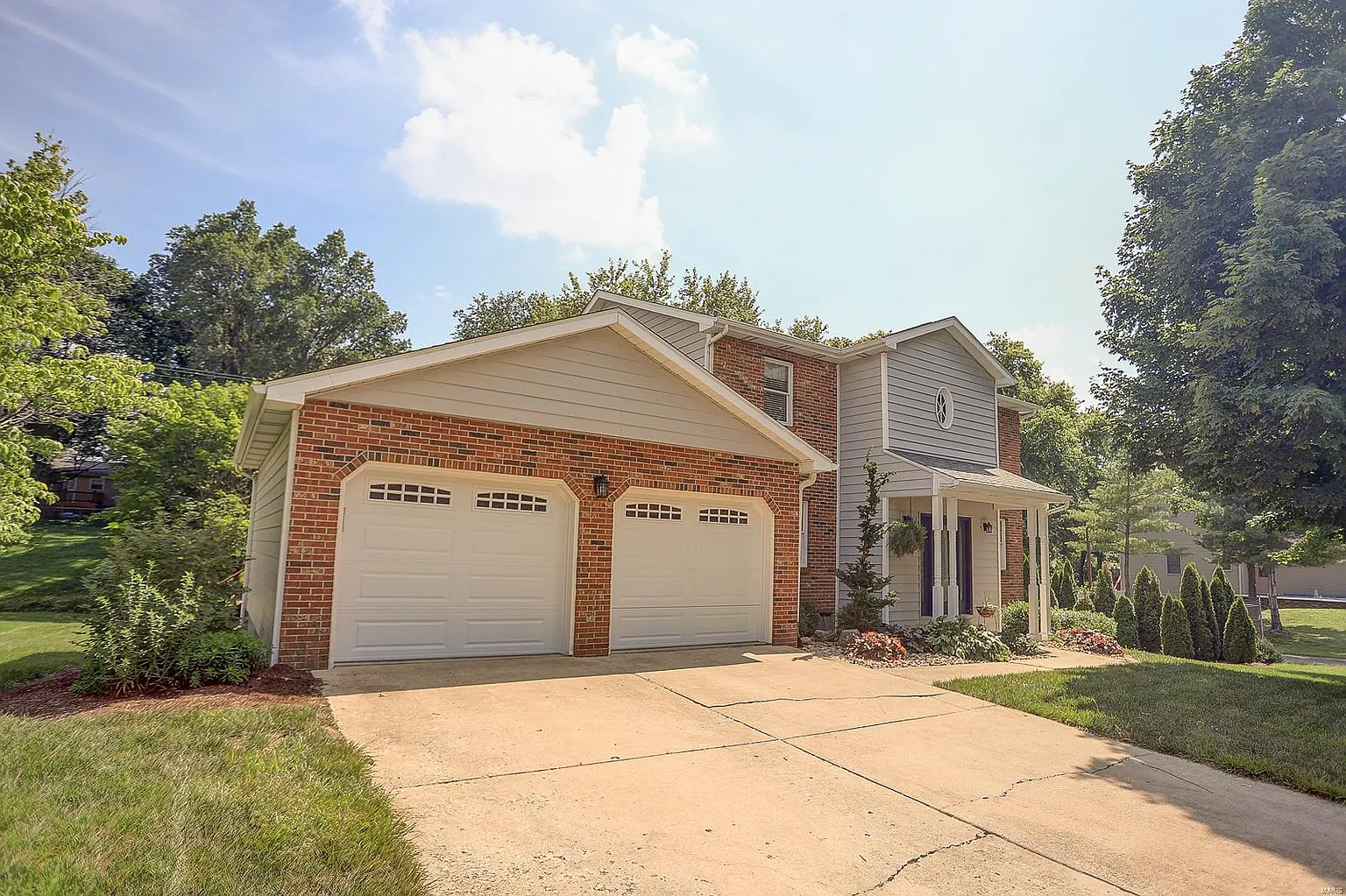 1008 Hickory Point photo 1