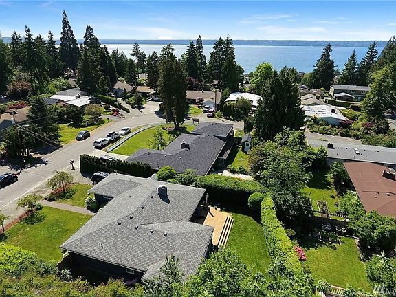 Walking distance to Puget Sound. 