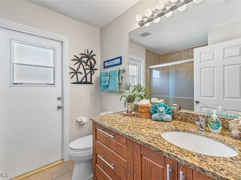2305 SW 19th Pl — Photo 12