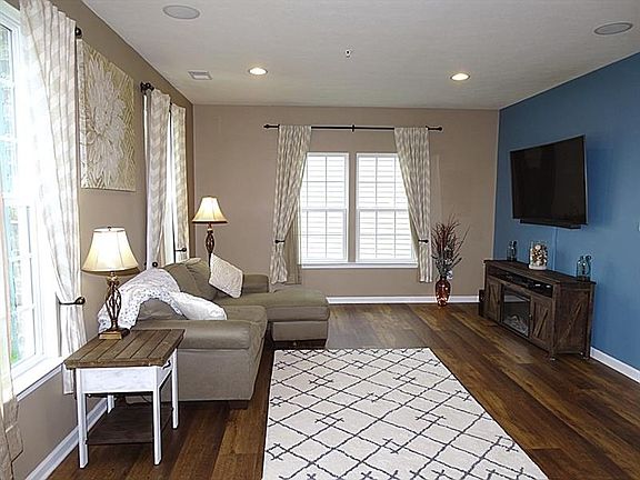 4th image of 1147 Bayberry Dr