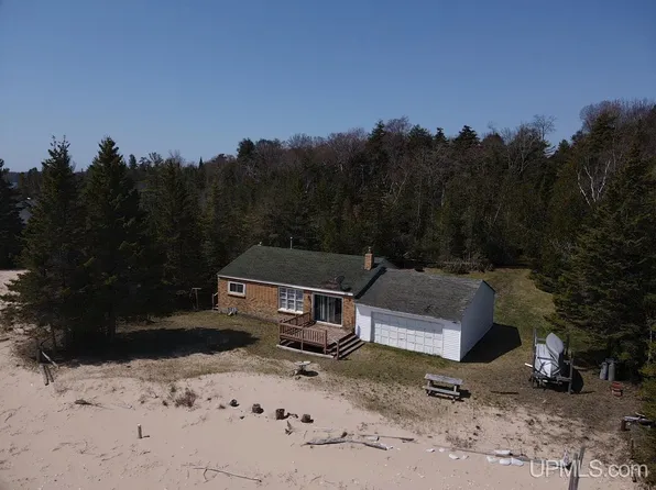 3092 S Woodland Shores Trl, Manistique, MI 49854