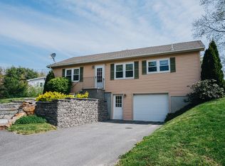 1010 Pittston School St, Pittston, ME 04345