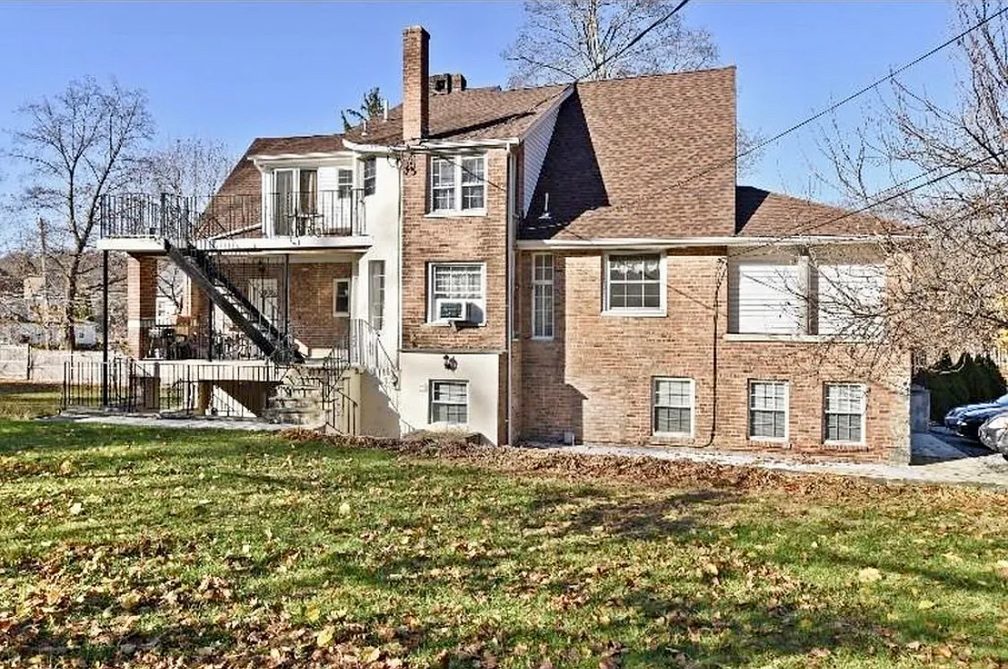 Building Photo - 2 Hollowbrook Pl #1