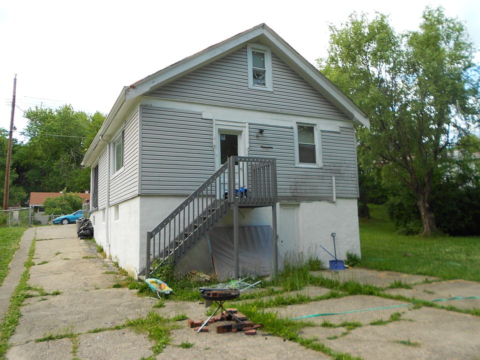 2nd image of 908 Wells St