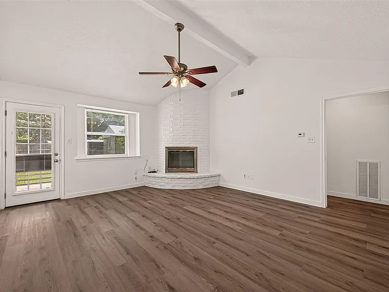313 Stratmore Dr — Photo 5