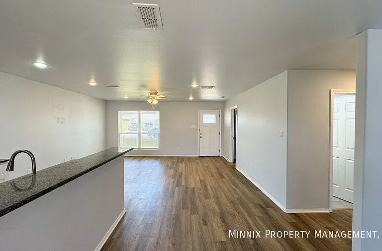 8415 10th Pl — Photo 17