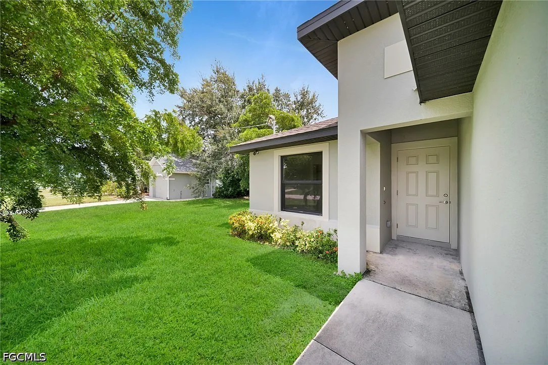 3 bed, 2.0 bath, 1377 sqft, $1,850 — Photo 3