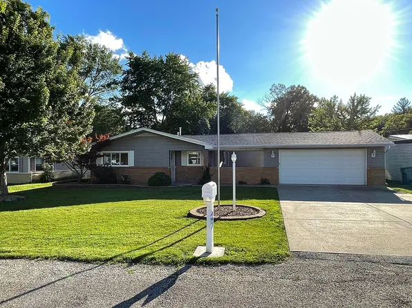 9 Hilltop Dr, Streator, IL 61364